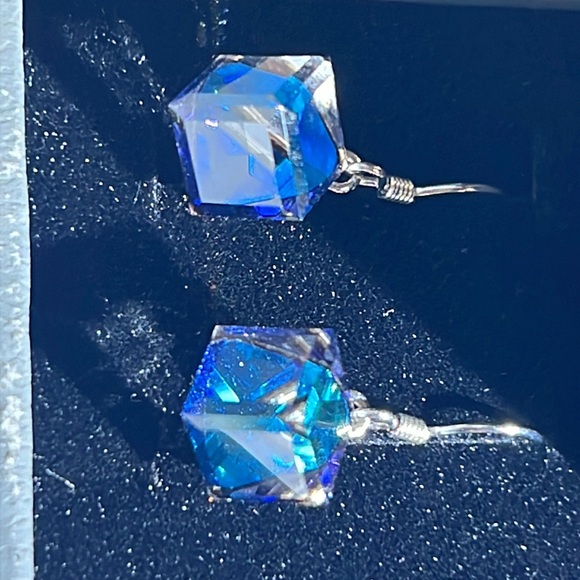 🆕Blue Swarovski Crystal Earrings by Cat Eye Jewels - Picture 9 of 16